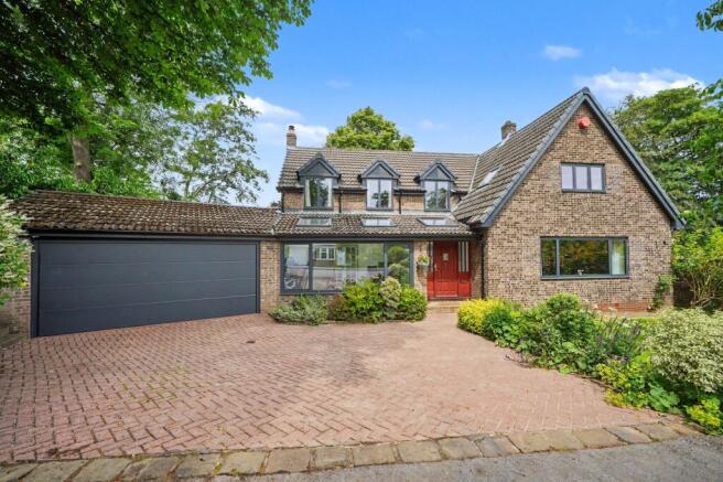 3 bed Detached for sale in huddersfield