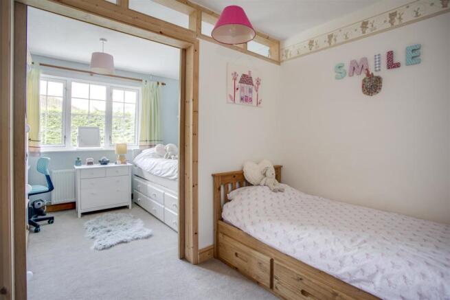 73 Littleworth Road Bedroom 1.jpg