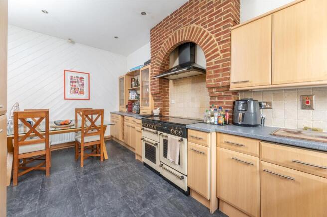 3 bed House for sale Image 8