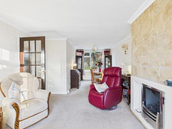 CAM03729G0-PR0216-STILL014