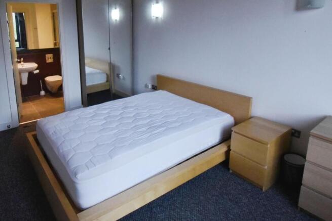 2 bed Apartment to rent Image 10