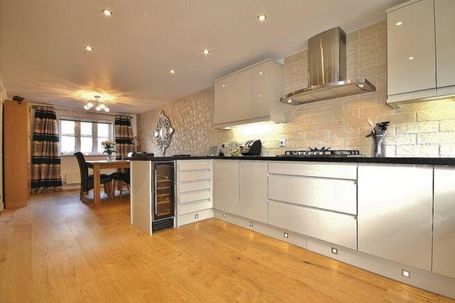 Kitchen/Dining...