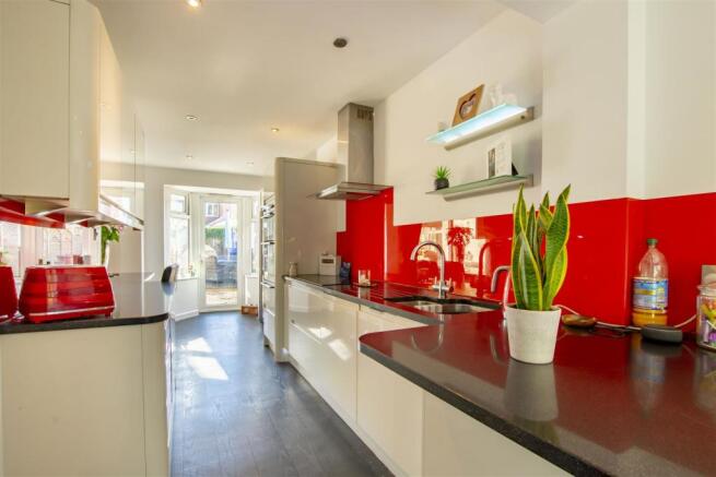 Kitchen_DSC0995-HDR copy.jpg