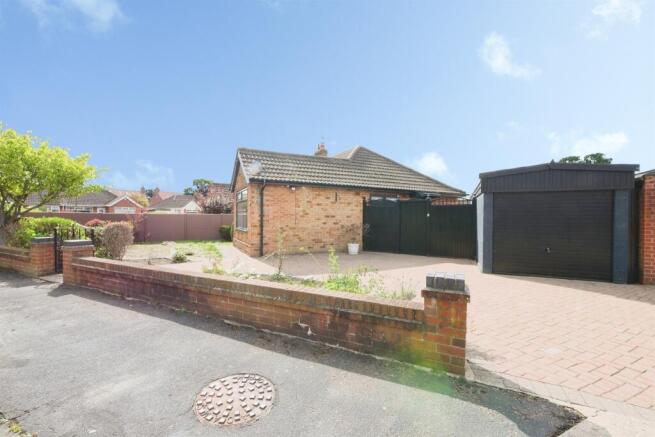 2 bed Semi-Detached Bungalow for sale Image 10