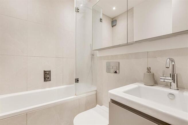 Radipole Road 50 Flat 2 Low-2.jpg