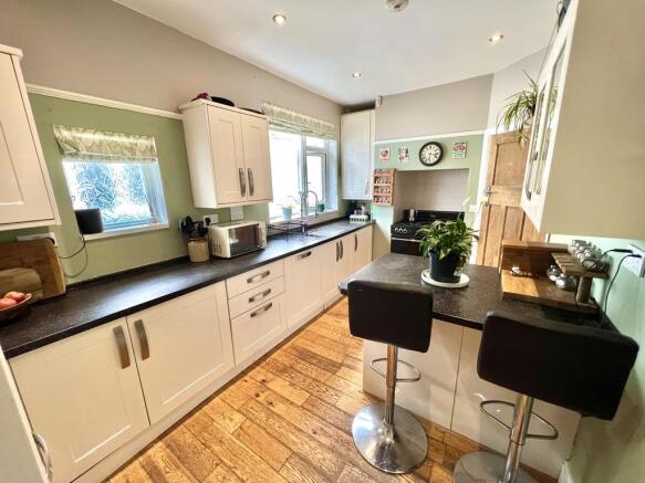 Kitchen / Breakfa...