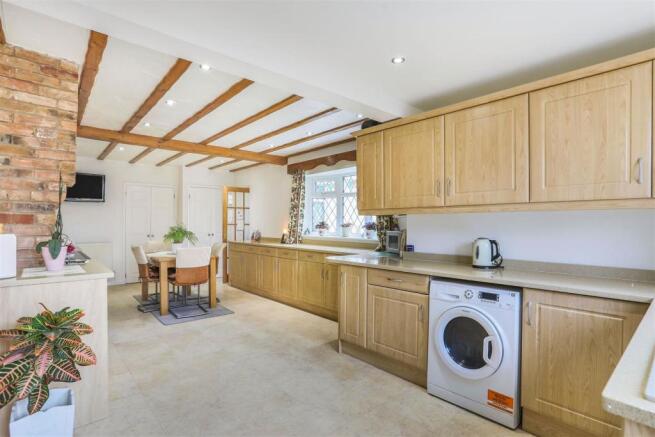 kitchen 1.jpg