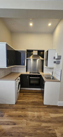 2 bed Apartment to rent Image 4