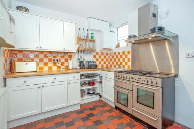 Kitchen 1.jpg