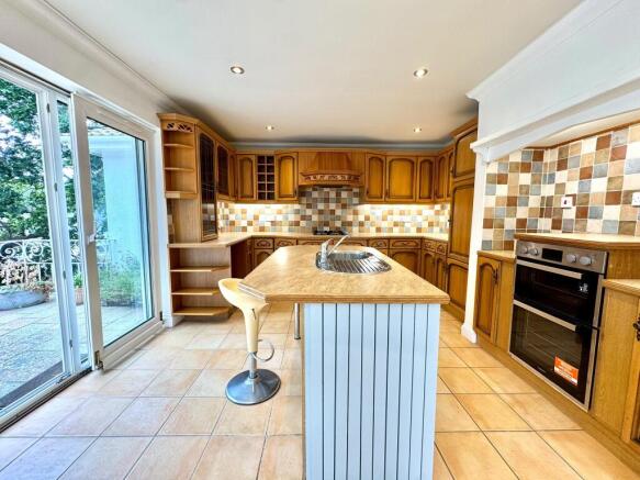 L - Kitchen 4