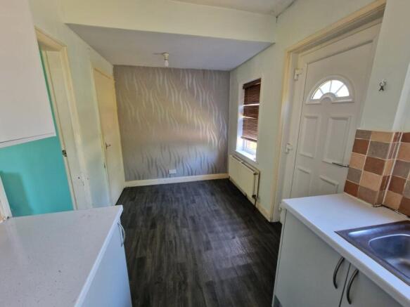 2 bed Terraced to rent Image 5