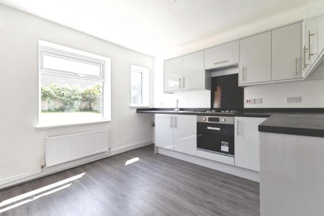 3 bed Semi-Detached for sale Image 4