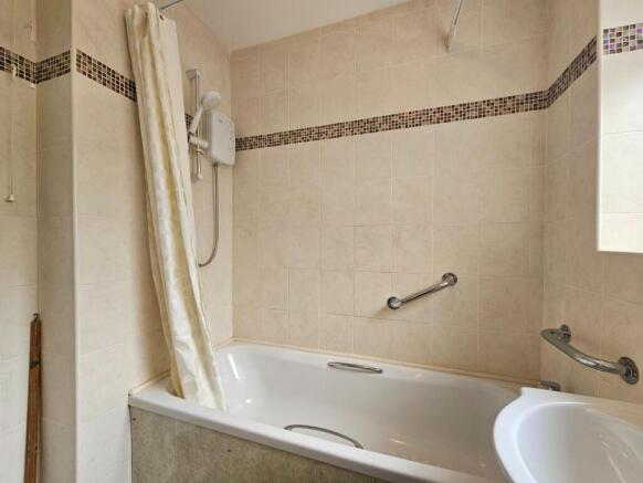 Bathroom 2.jpg