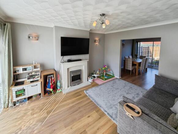 832e7008--40FD-B15D-4A29647BA882-26868-00000943D69