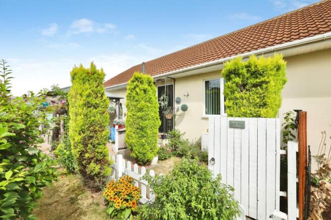 2 bed Semi-Detached Bungalow for sale in conisbrough