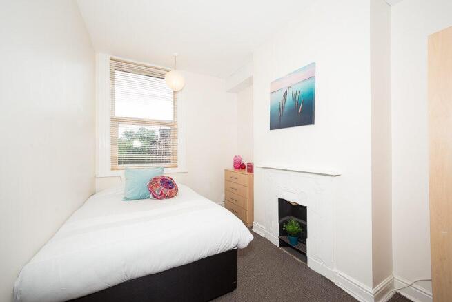 4 bed Terraced to rent Image 7