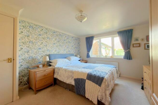 3 bed Bungalow for sale Image 11