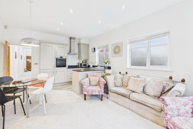 CAM03162G0-PR0399-STILL004