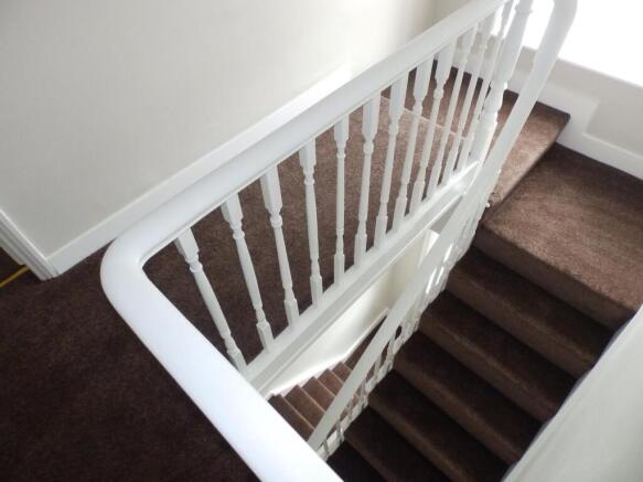 4 bed House to rent Image 12
