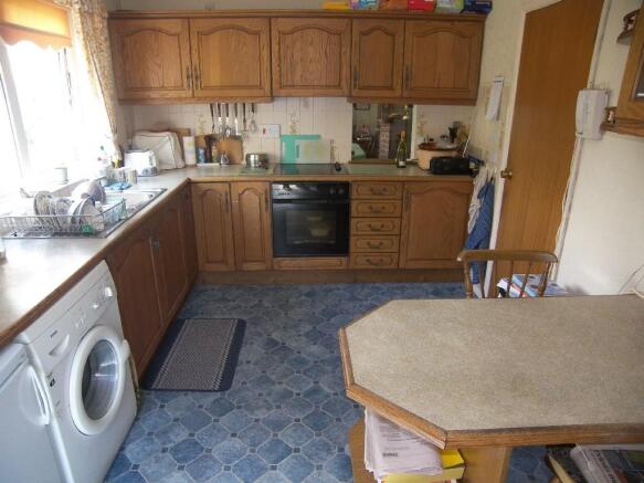 KITCHEN/BREAKFAST
