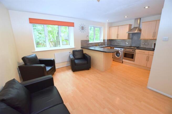 Kitchen/lounge (L-sh