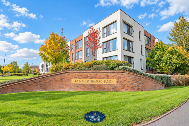 Bannerbrook Park Autumn Entrance.png