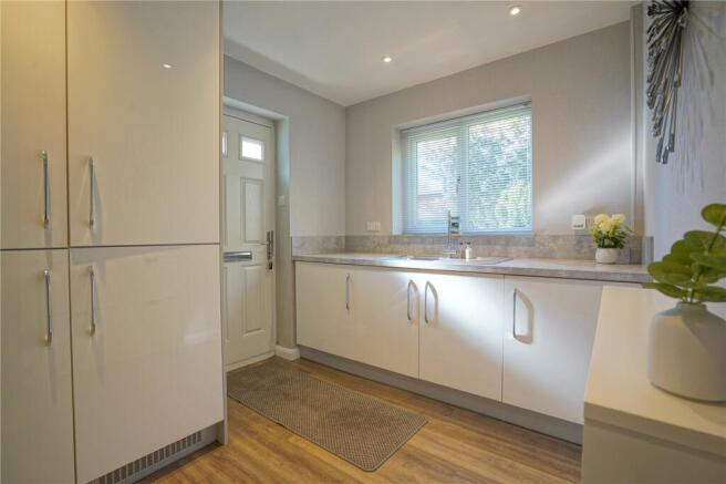 4 bed Bungalow for sale Image 5