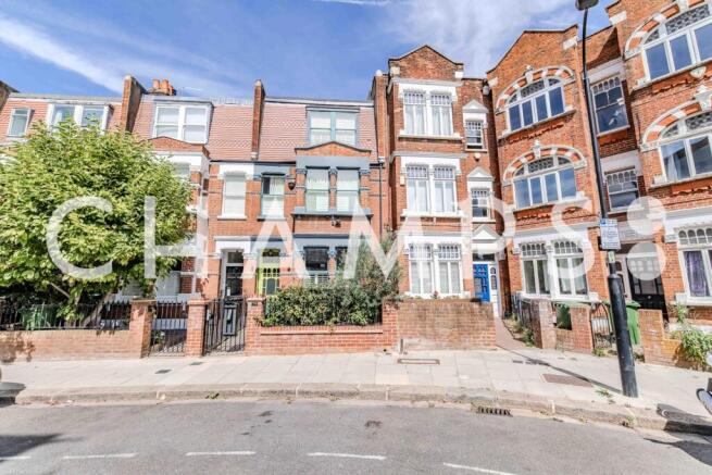 3 bed flat to rent Stanlake Road, London W12