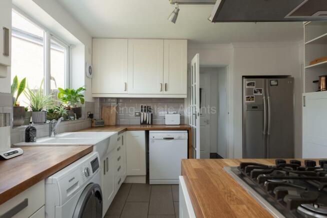 Kitchen & Breakfast Roomn