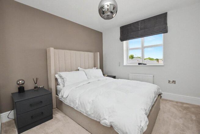 5 bed Detached for sale Image 11