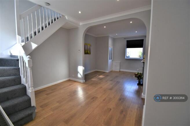 2 bed Terraced to rent Image 4