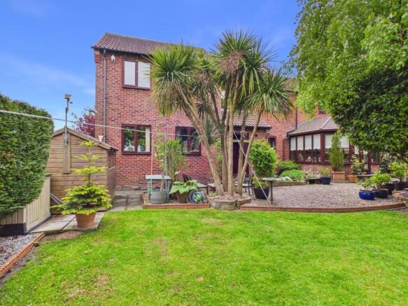 5 bed Detached for sale Image 4