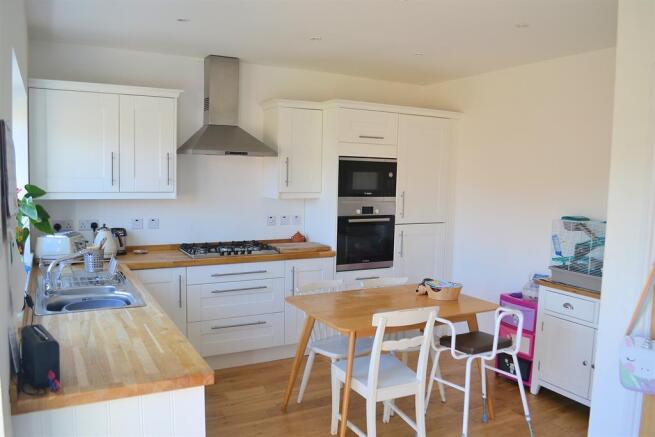 KITCHEN DINER / FAMILY ROOM