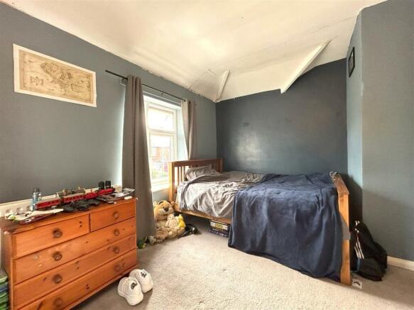 Bedroom 1.jpg