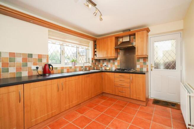 4 bed Detached for sale Image 8