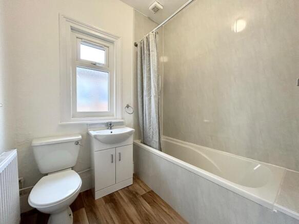 7 bed House Share to rent Image 9