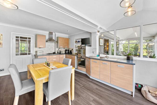 4 bed Detached Bungalow for sale Image 8