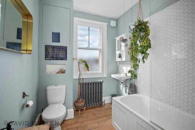 Bathroom (2).jpg
