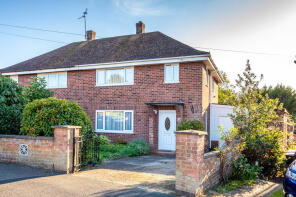 8, Oval Crescent, Rushden NN10 0JD
