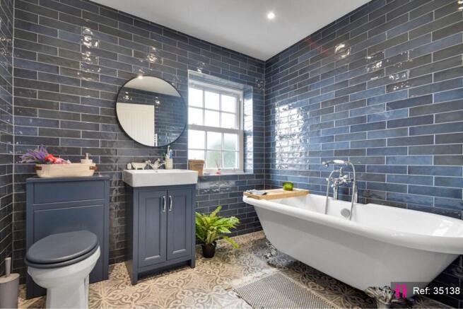 3 bed Not Specified for sale Image 6