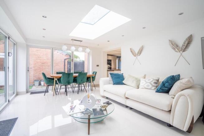 3 bed Detached to rent Image 11