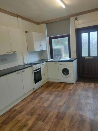 2 bed Terraced to rent Image 4