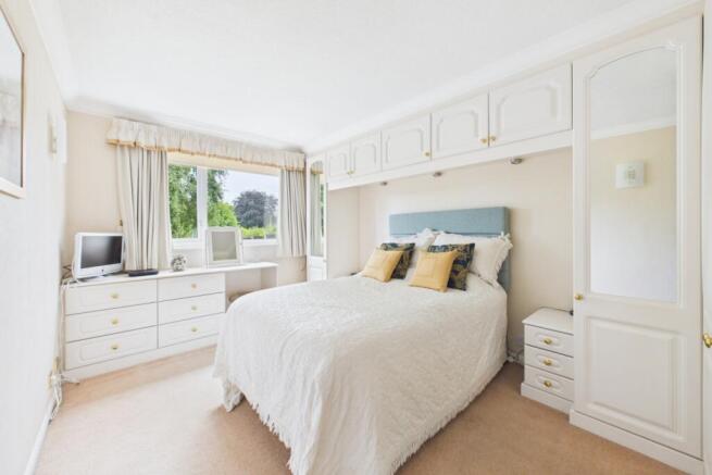 2 bed Ground Flat for sale Image 11