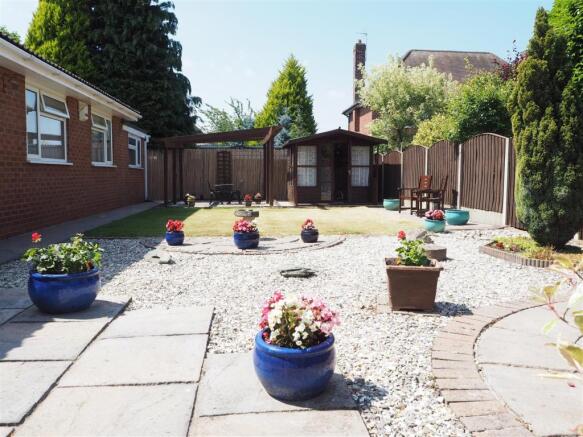 Private Landscaped Garden 670