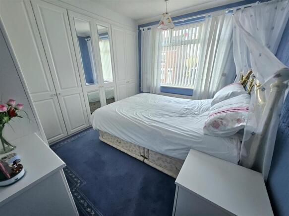 4 bed Semi-Detached for sale Image 6