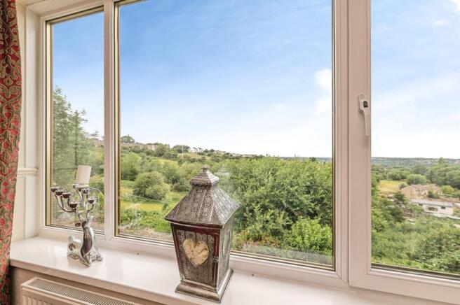 4 bed Detached for sale Image 4
