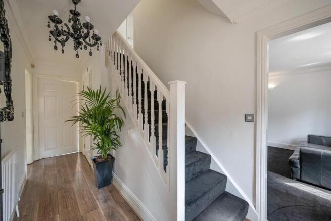 5 bed Detached for sale Image 6