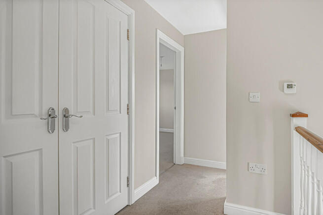 4 bed Detached for sale Image 5