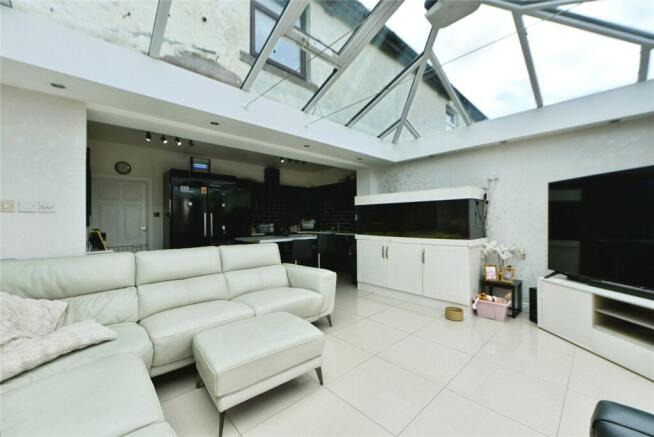 3 bed Semi-Detached for sale Image 4
