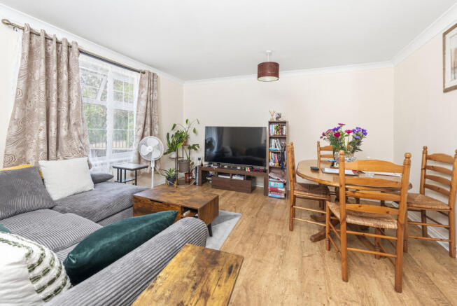 2 bed Flat for sale Image 4